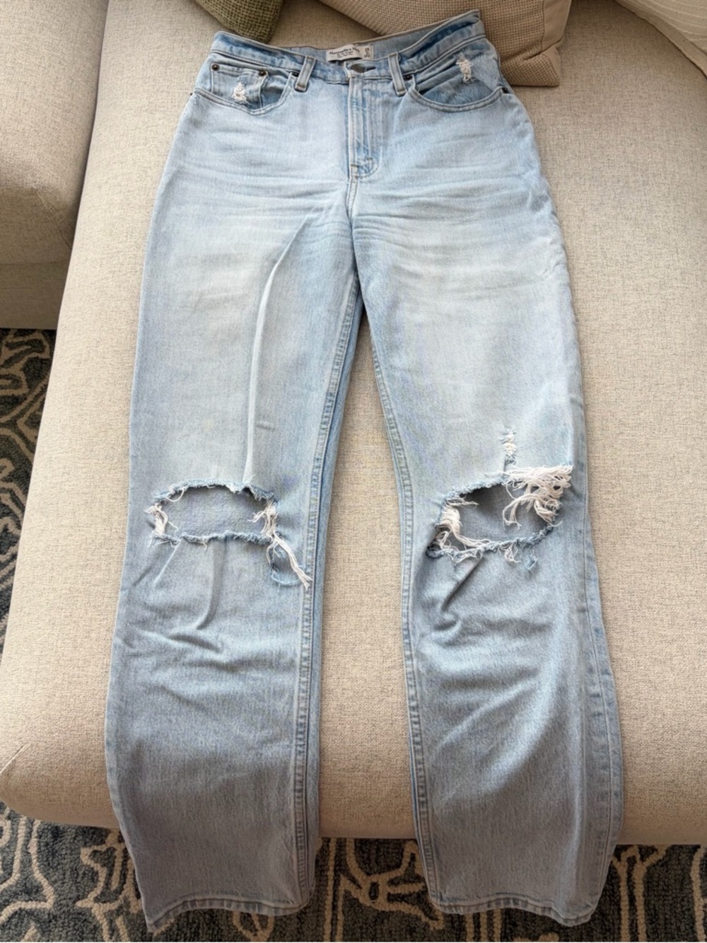 Abercrombie 90’s Straight Ultra High Rise Curve Love Light Blue Jeans